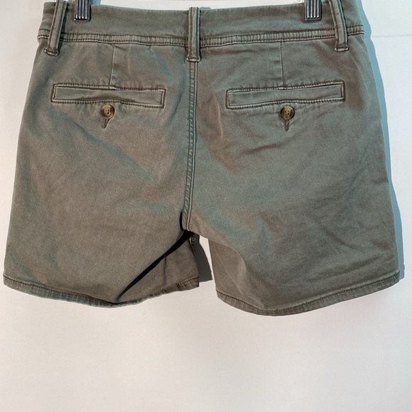 American Eagle - super stretch chino shorts. Size 00 - Picture 2 of 12